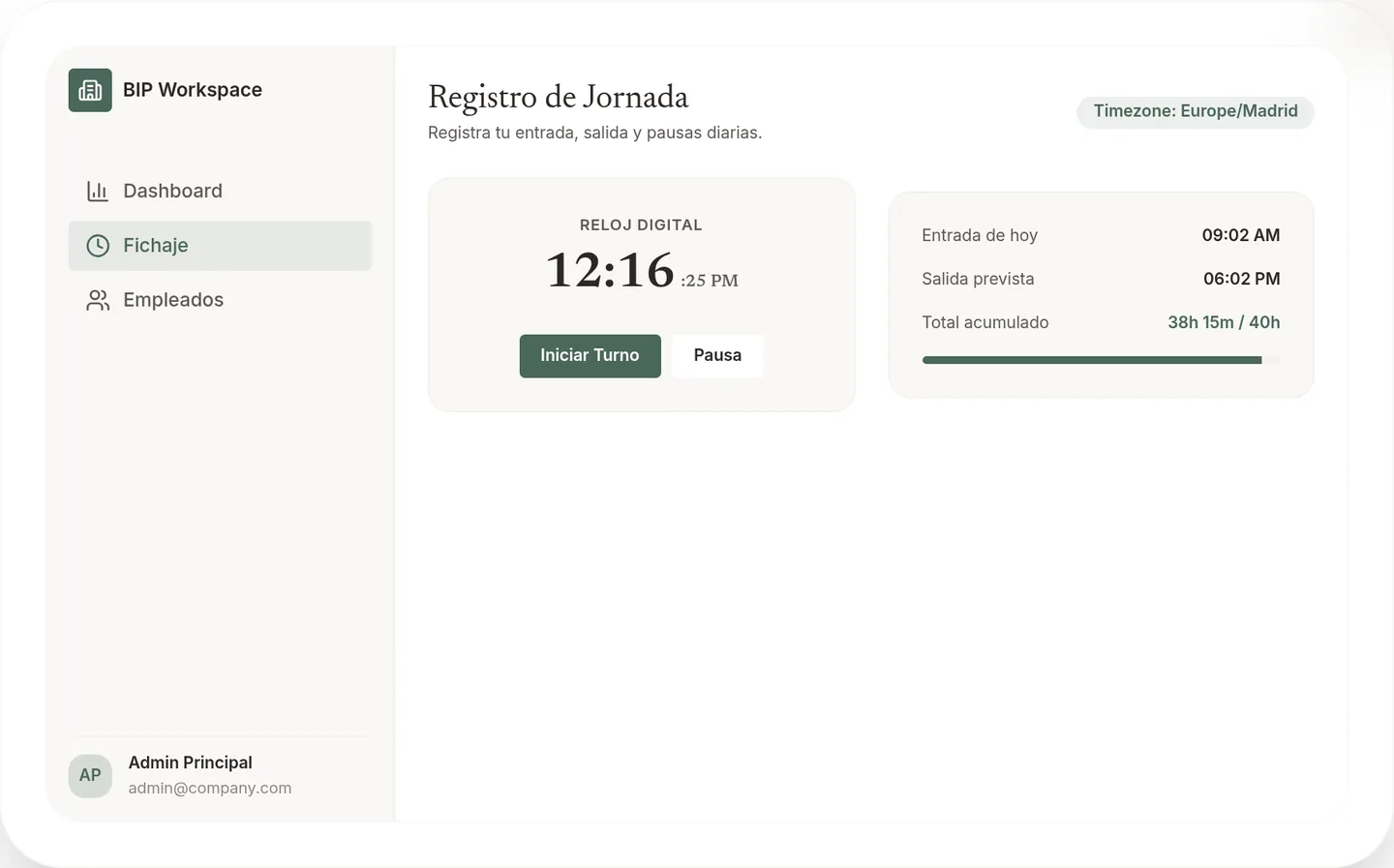 Pantalla de fichaje: reloj de jornada con entrada, salida prevista y total acumulado.
